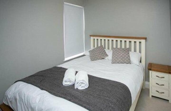 Amazing 3 Bedroom Home, Prime Bt1 Postcode And City Centre Location Belfast Exterior foto