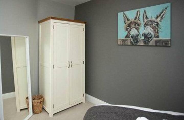 Amazing 3 Bedroom Home, Prime Bt1 Postcode And City Centre Location Belfast Exterior foto